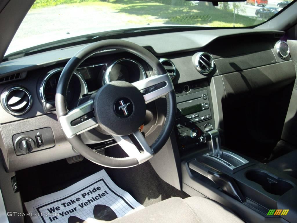 2007 Mustang V6 Deluxe Convertible - Satin Silver Metallic / Dark Charcoal photo #6