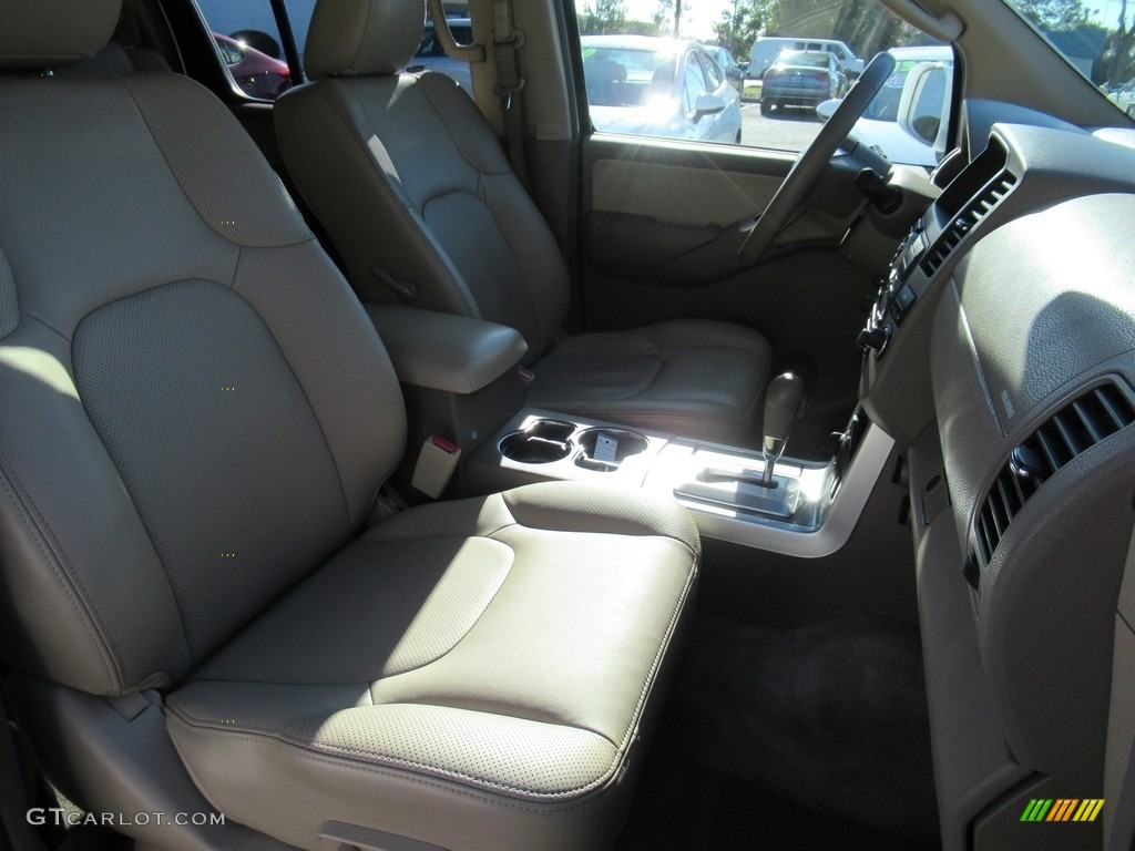 2011 Pathfinder Silver 4x4 - Avalanche White / Cafe Latte photo #13