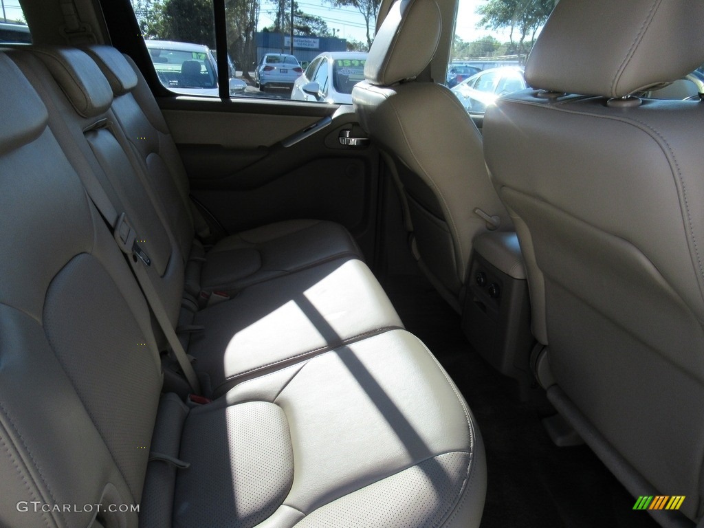 2011 Pathfinder Silver 4x4 - Avalanche White / Cafe Latte photo #14