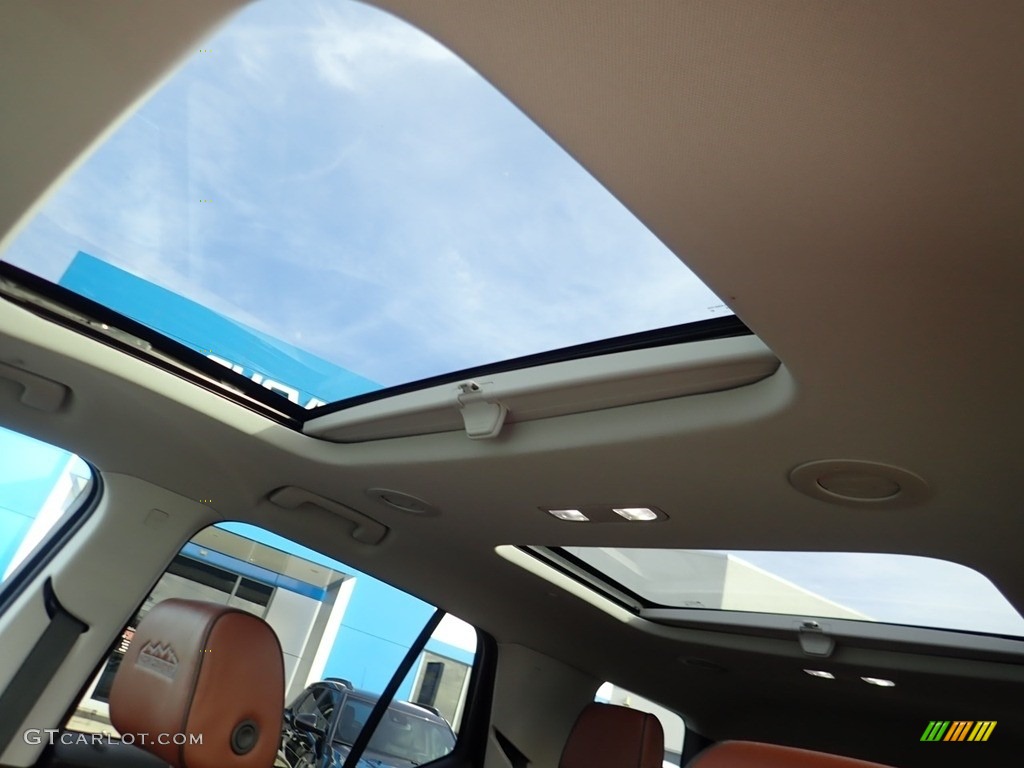 2018 Traverse High Country AWD - Iridescent Pearl Tricoat / High Country Jet Black/Loft Brown photo #25