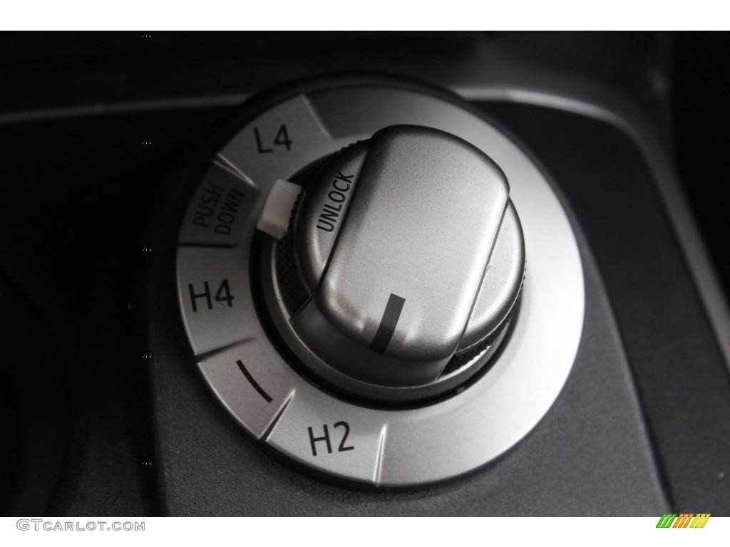 2019 Toyota 4Runner SR5 4x4 Controls Photos