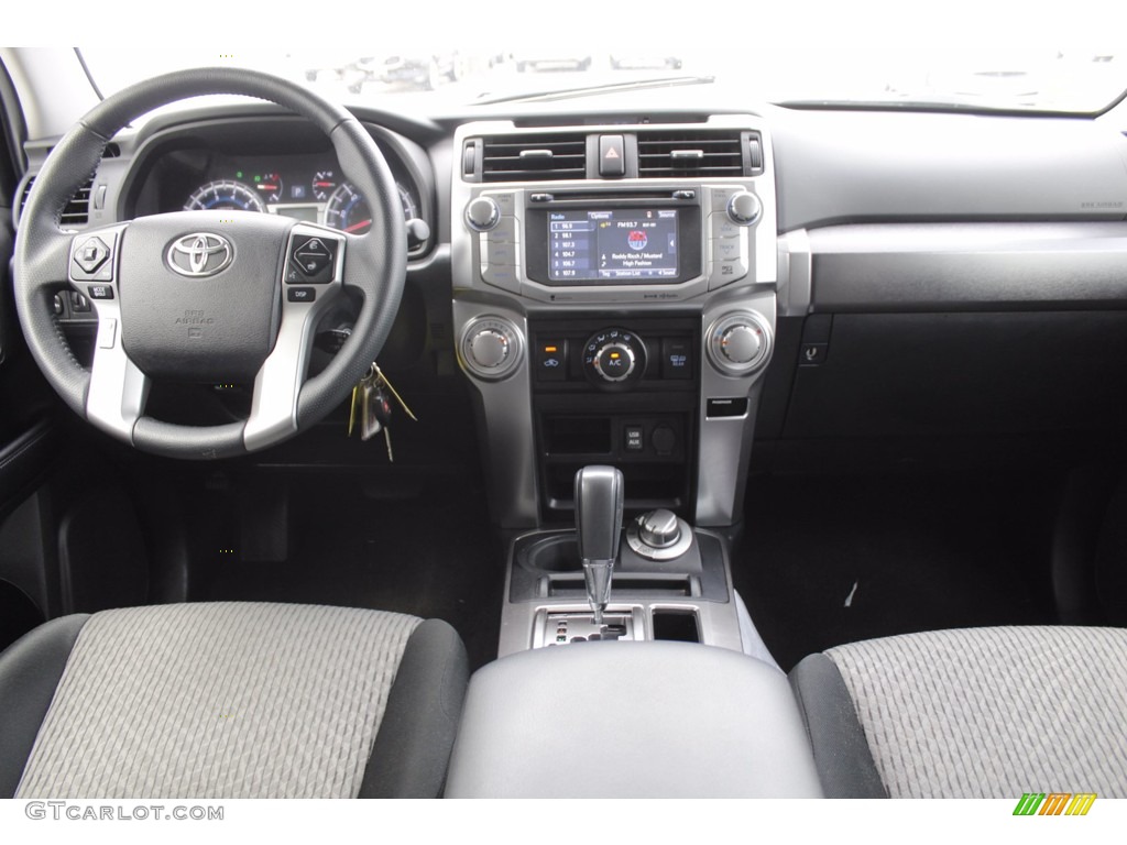 2019 Toyota 4Runner SR5 4x4 Black Dashboard Photo #140267594