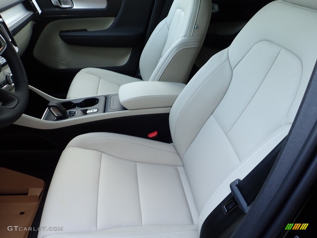 2021 Volvo XC40 T5 Momentum AWD Front Seat Photo #140270849