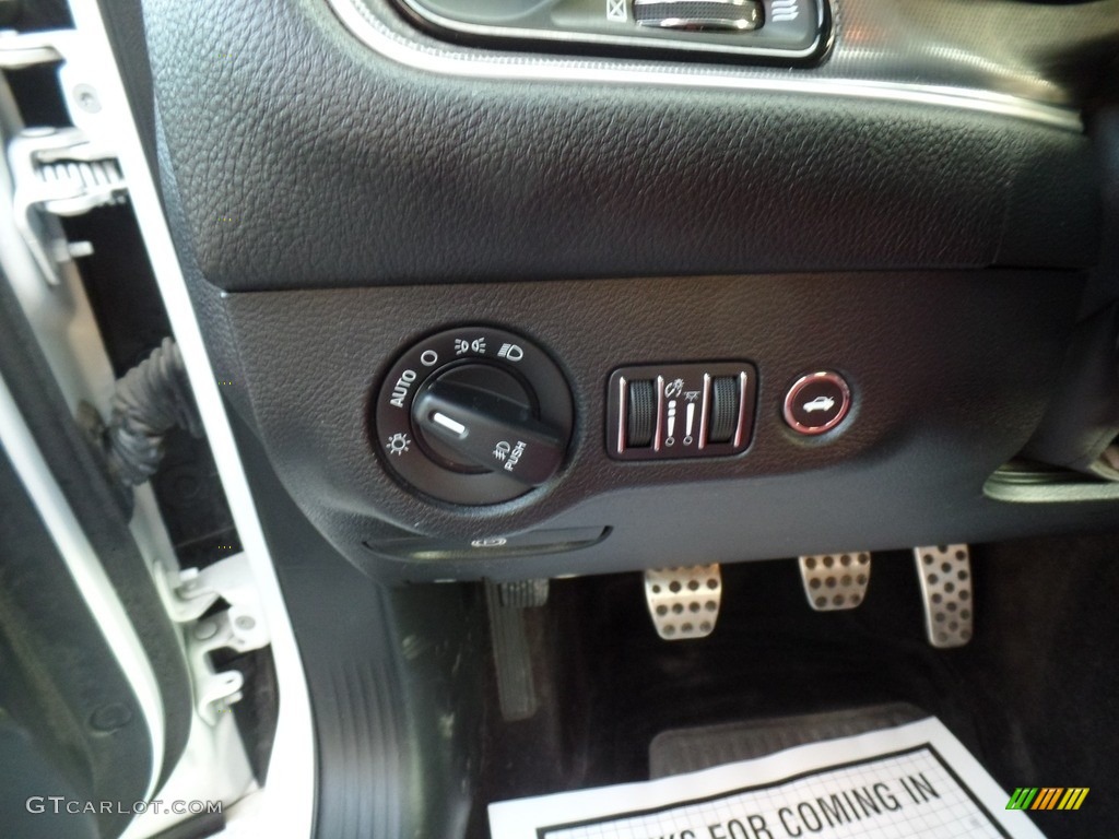 2016 Dodge Challenger R/T Plus Controls Photo #140272469