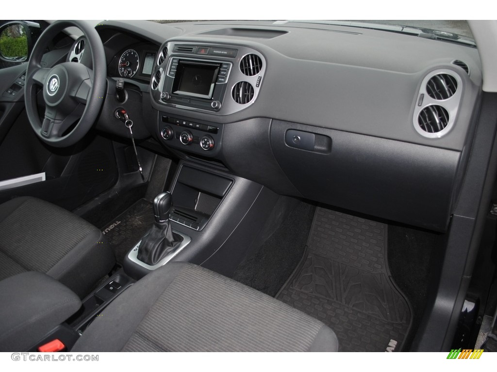 2017 Volkswagen Tiguan Limited 2.0T 4Motion Charcoal Dashboard Photo #140275379