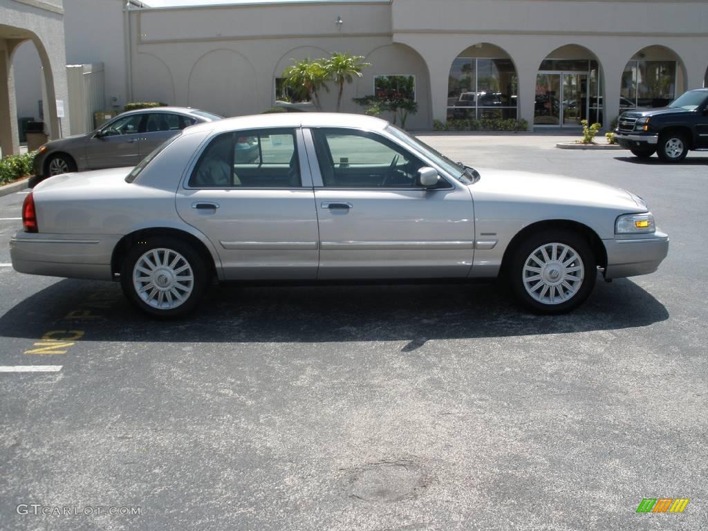 2009 Grand Marquis LS - Silver Birch Metallic / Light Camel photo #6