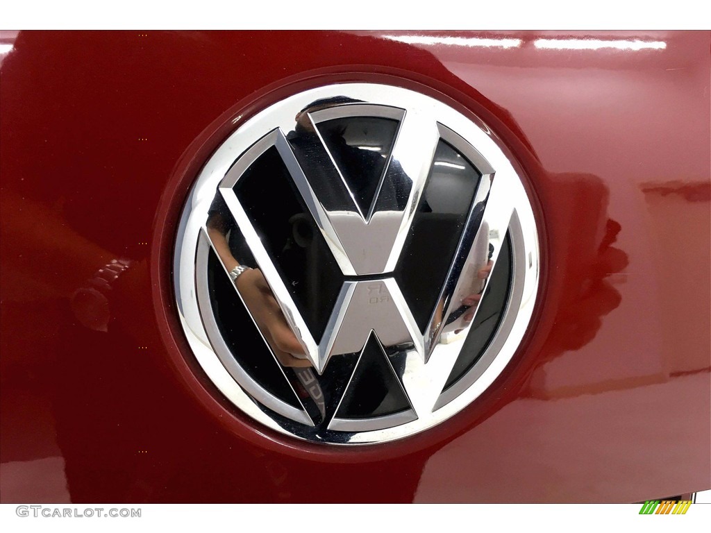 2018 Volkswagen Jetta S Marks and Logos Photos