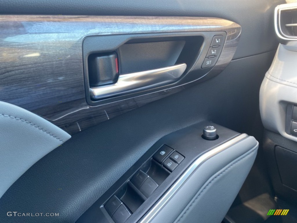 2021 Toyota Highlander Hybrid Platinum AWD Controls Photo #140278019