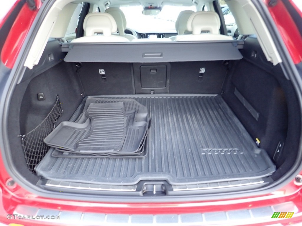 2018 Volvo XC60 T6 AWD Inscription Trunk Photos