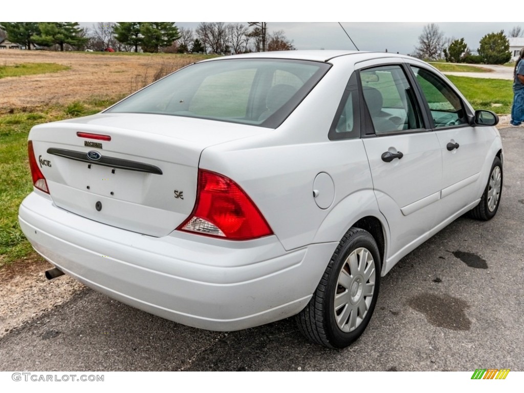 2004 Focus SE Sedan - Cloud 9 White / Medium Graphite photo #4