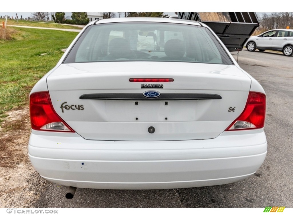 2004 Focus SE Sedan - Cloud 9 White / Medium Graphite photo #5