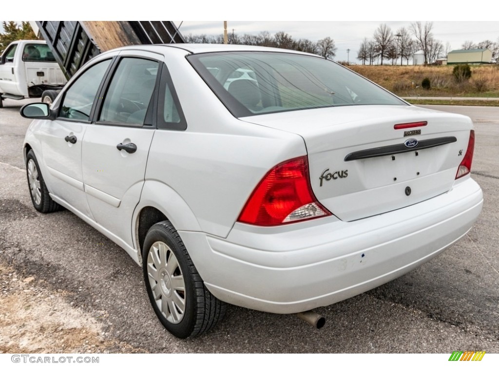 2004 Focus SE Sedan - Cloud 9 White / Medium Graphite photo #6