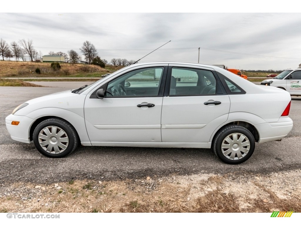 2004 Focus SE Sedan - Cloud 9 White / Medium Graphite photo #7