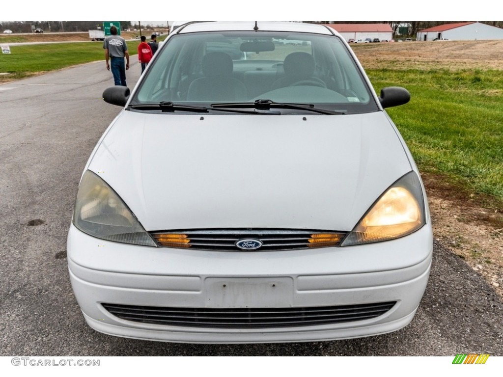 2004 Focus SE Sedan - Cloud 9 White / Medium Graphite photo #9