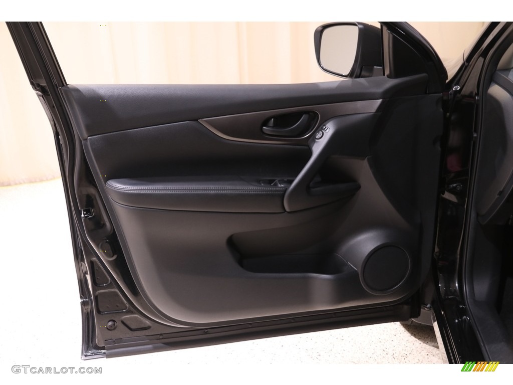 2017 Nissan Rogue Sport S Door Panel Photos