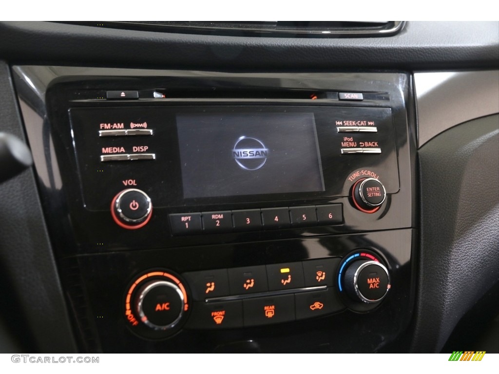 2017 Nissan Rogue Sport S Controls Photo #140296012