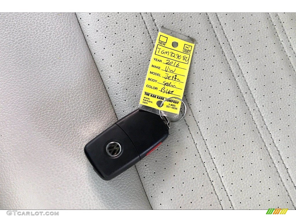 2016 Volkswagen Jetta Sport Keys Photos