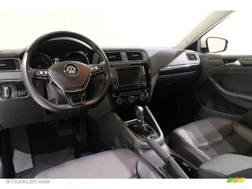 Titan Black Interior 2017 Volkswagen Jetta SEL Photo #140312092
