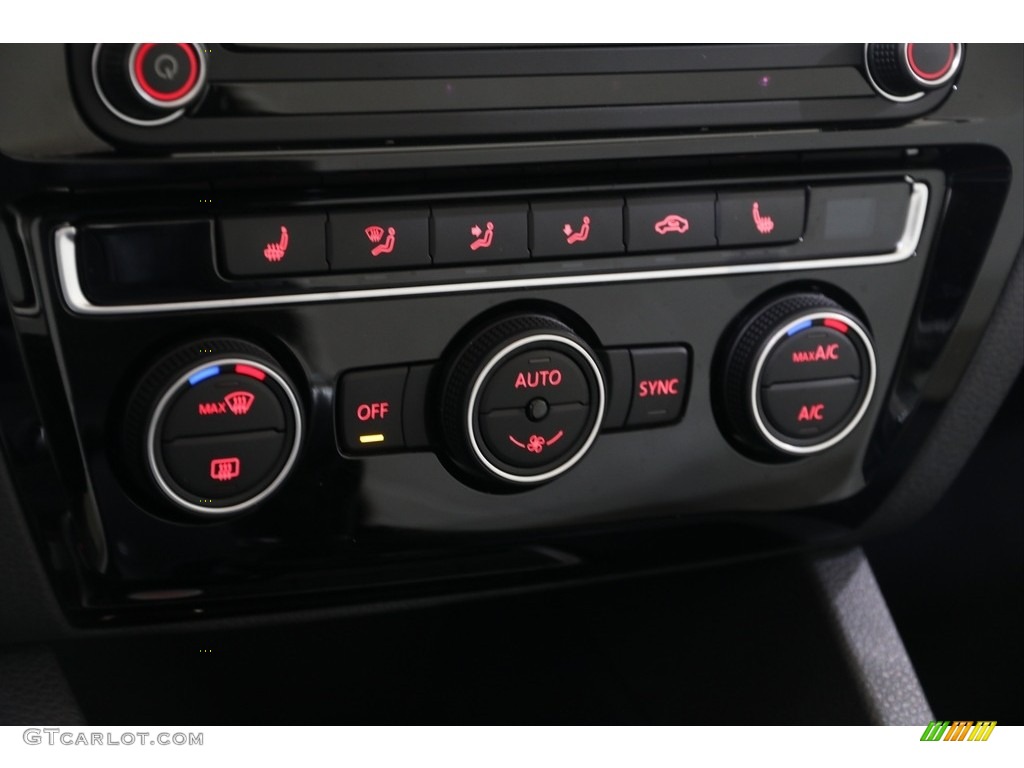 2017 Volkswagen Jetta SEL Controls Photo #140312269
