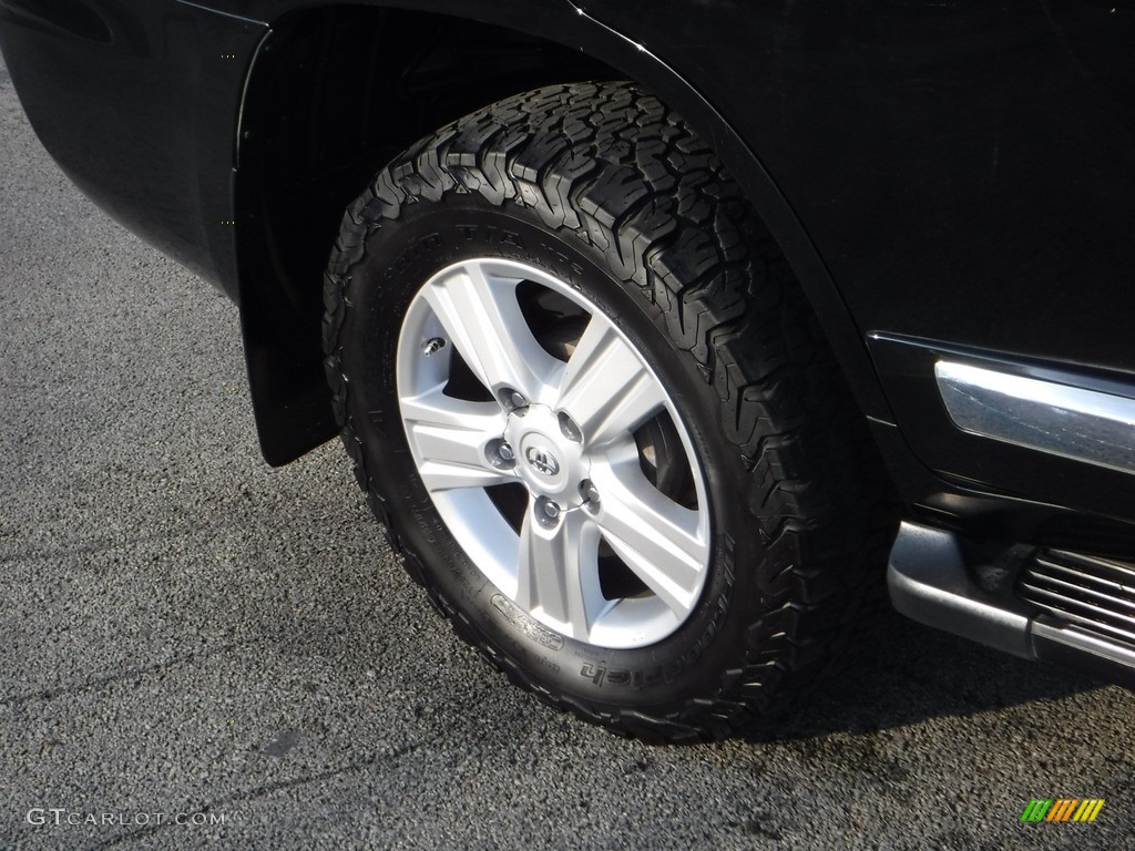 2013 Land Cruiser  - Black / Sandstone photo #5