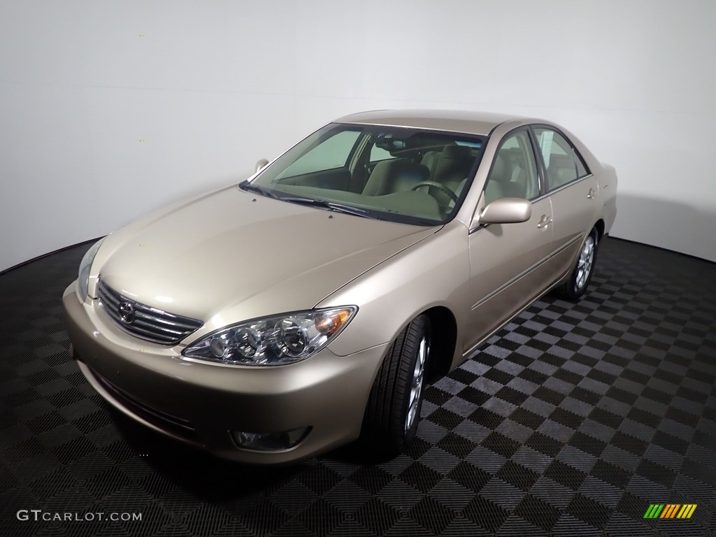 2005 Camry XLE - Beige / Taupe photo #4