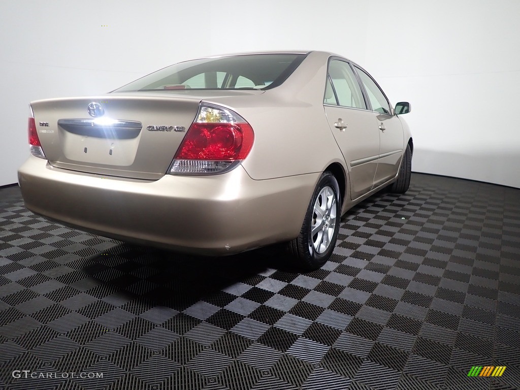 2005 Camry XLE - Beige / Taupe photo #5