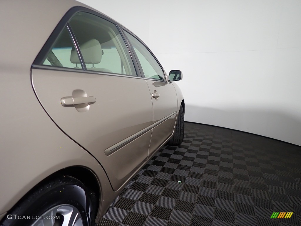 2005 Camry XLE - Beige / Taupe photo #10