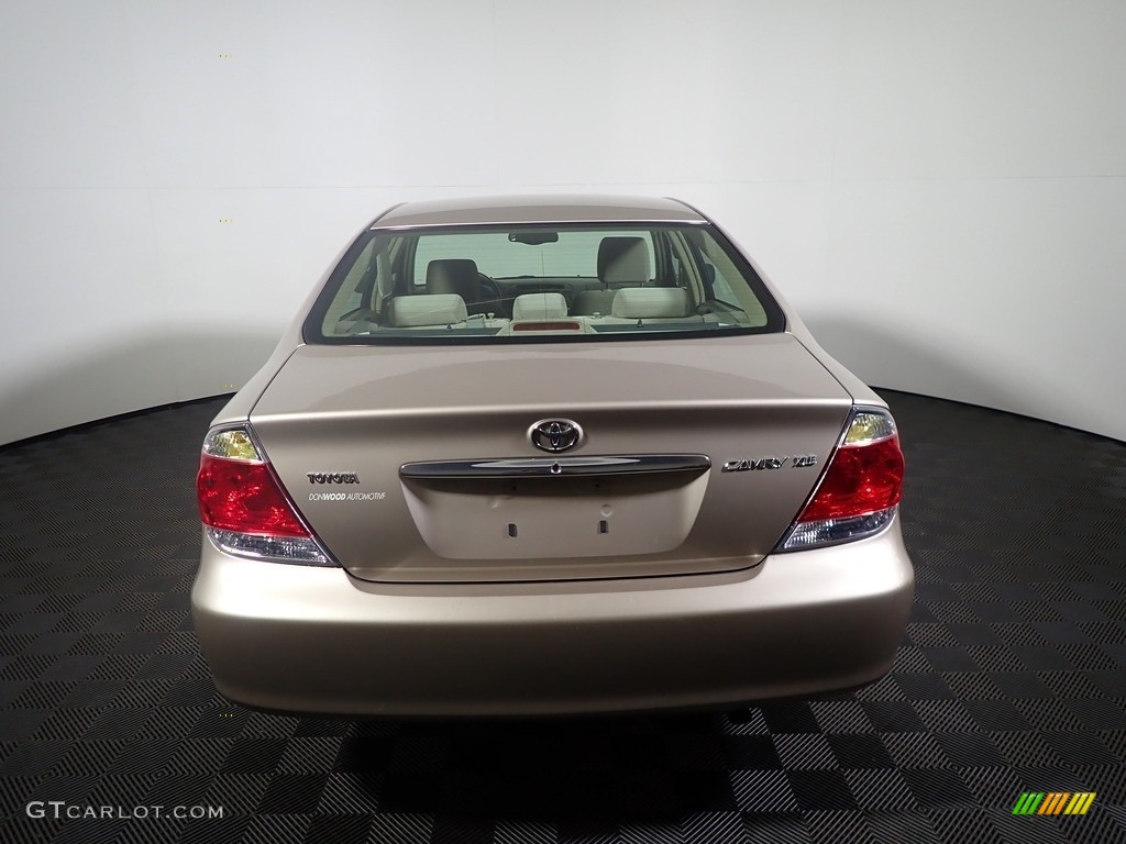 2005 Camry XLE - Beige / Taupe photo #11