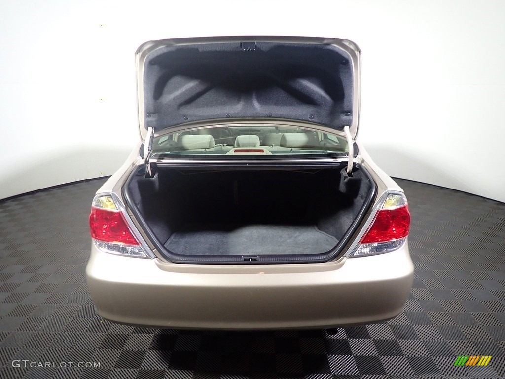 2005 Camry XLE - Beige / Taupe photo #12