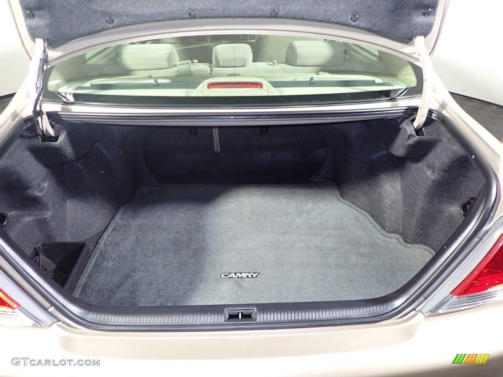 2005 Camry XLE - Beige / Taupe photo #13