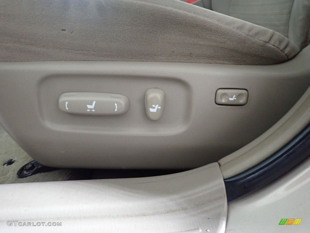 2005 Camry XLE - Beige / Taupe photo #15