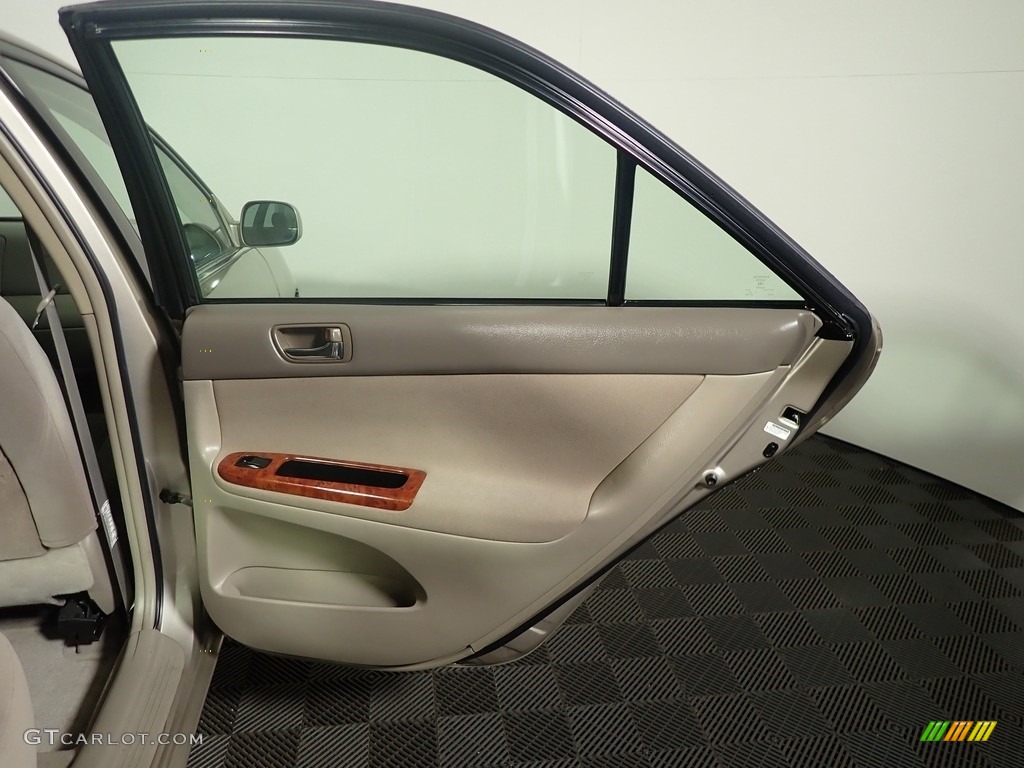 2005 Camry XLE - Beige / Taupe photo #28