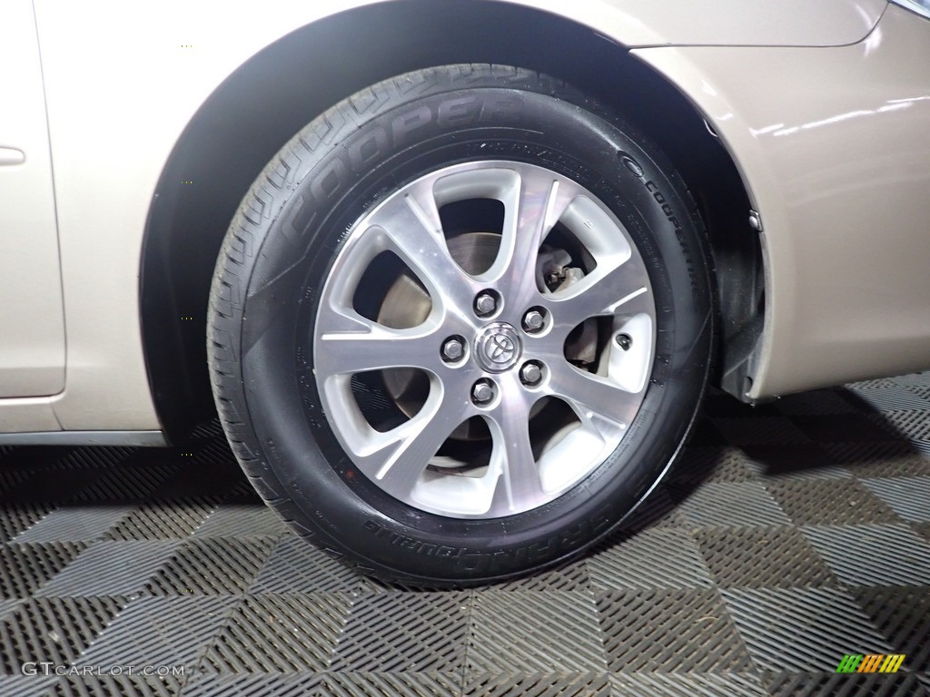 2005 Camry XLE - Beige / Taupe photo #38