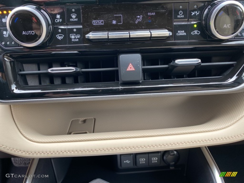 2021 Toyota Highlander Limited AWD Controls Photo #140320935