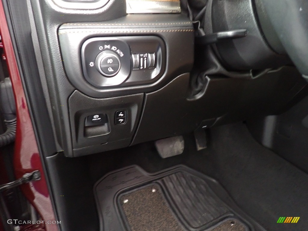 2019 1500 Long Horn Crew Cab 4x4 - Delmonico Red Pearl / Mountain Brown/Light Frost Beige photo #24