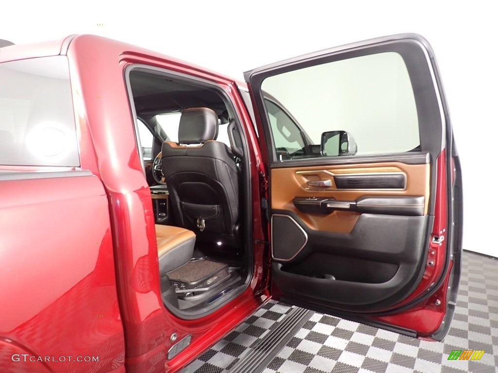 2019 1500 Long Horn Crew Cab 4x4 - Delmonico Red Pearl / Mountain Brown/Light Frost Beige photo #32