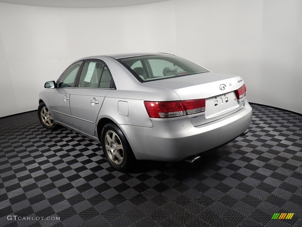 2006 Sonata LX V6 - Bright Silver / Gray photo #9