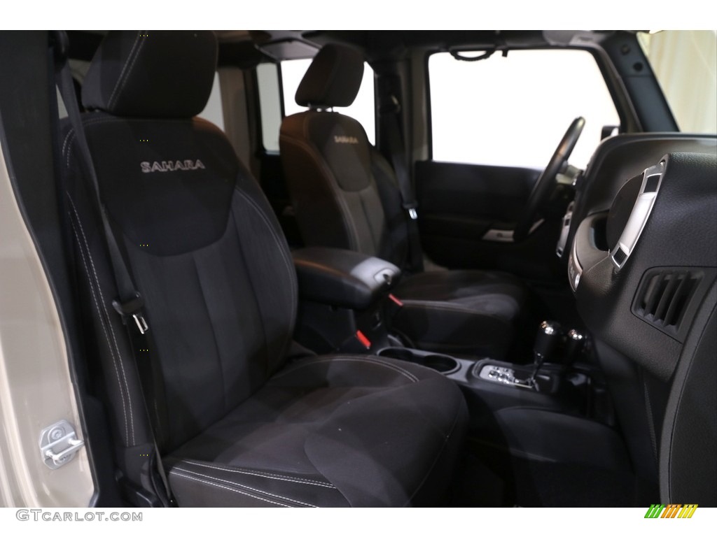 2018 Wrangler Unlimited Sahara 4x4 - Gobi / Black photo #13