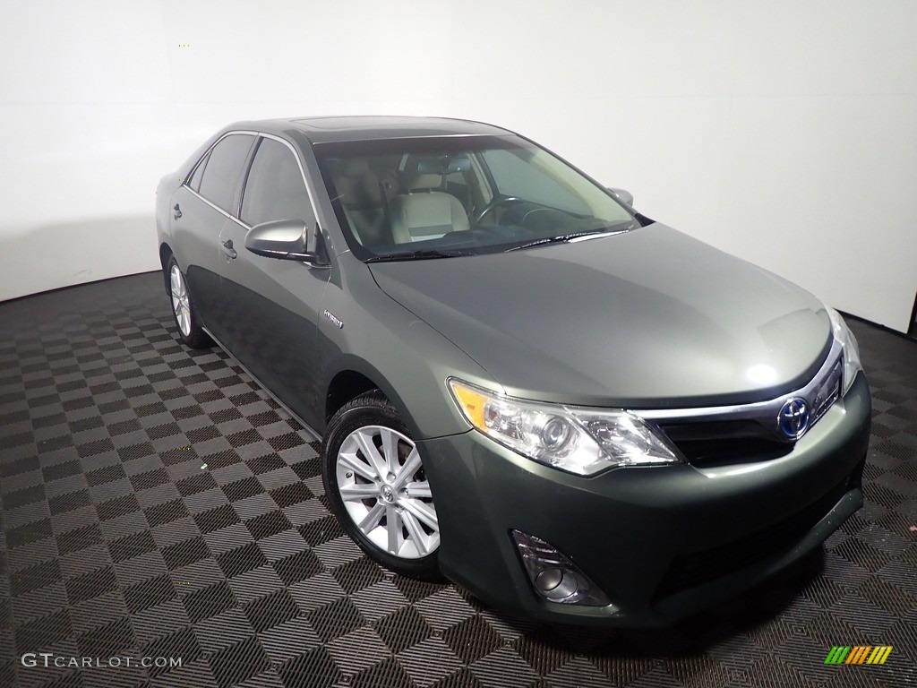 2013 Camry Hybrid XLE - Cypress Green Metallic / Ivory photo #3