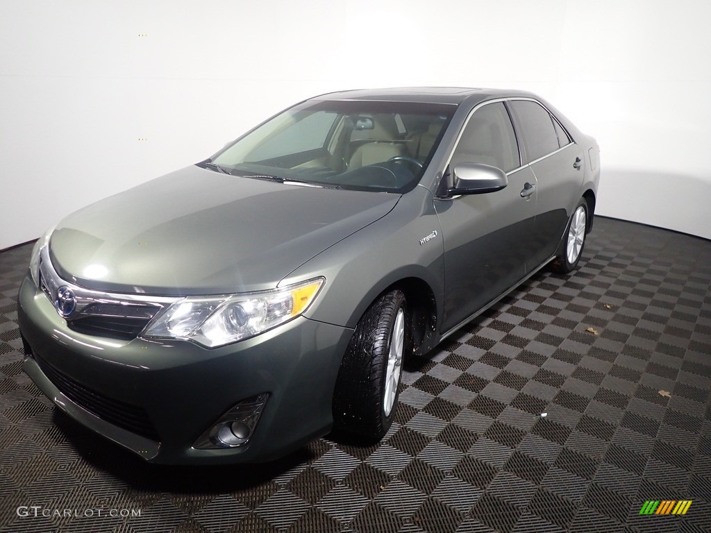 2013 Camry Hybrid XLE - Cypress Green Metallic / Ivory photo #4