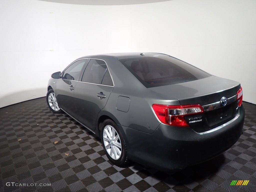2013 Camry Hybrid XLE - Cypress Green Metallic / Ivory photo #6