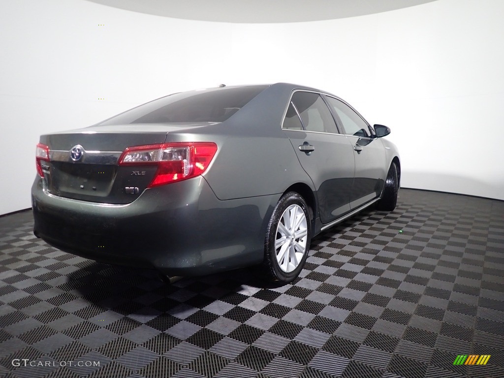 2013 Camry Hybrid XLE - Cypress Green Metallic / Ivory photo #7