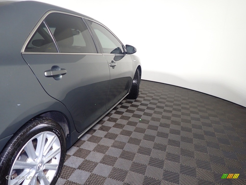 2013 Camry Hybrid XLE - Cypress Green Metallic / Ivory photo #10