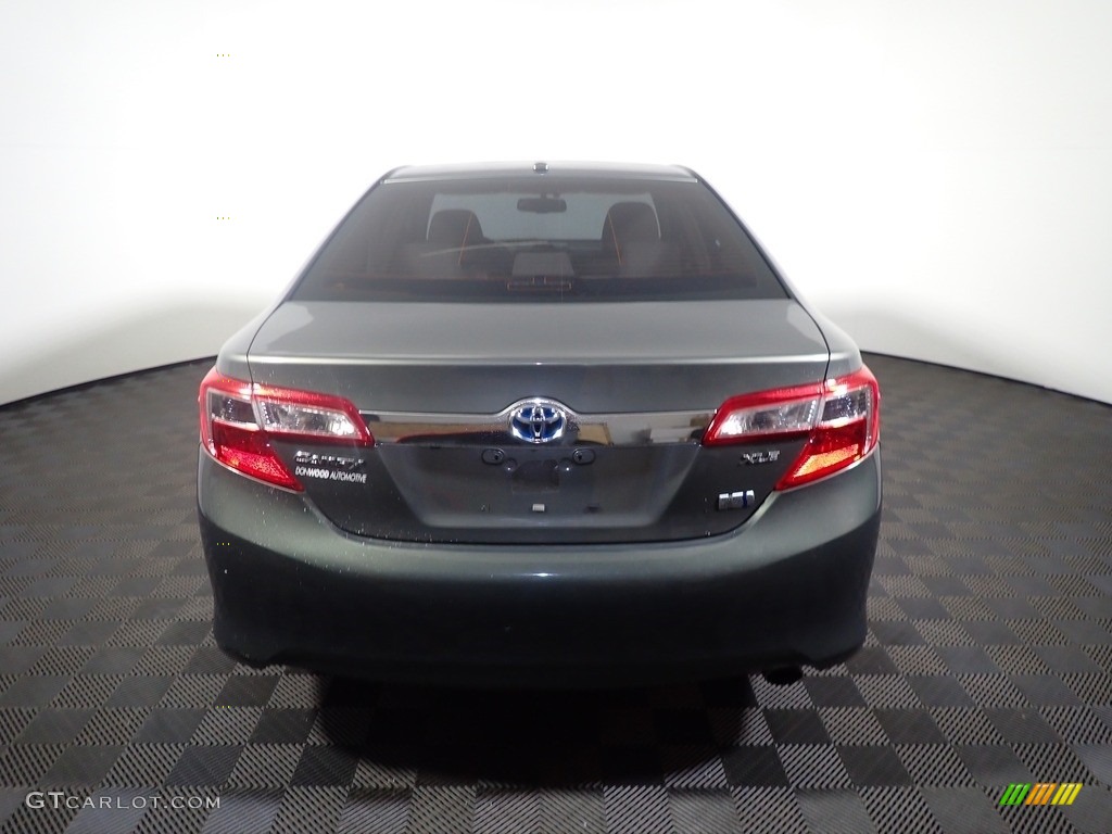 2013 Camry Hybrid XLE - Cypress Green Metallic / Ivory photo #12