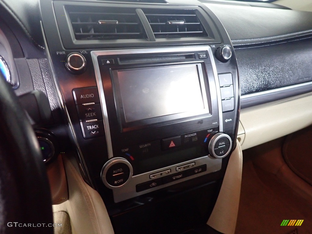 2013 Camry Hybrid XLE - Cypress Green Metallic / Ivory photo #25