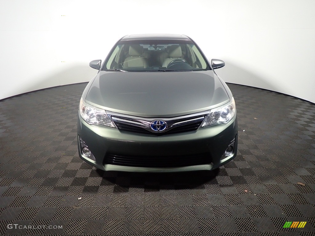 2013 Camry Hybrid XLE - Cypress Green Metallic / Ivory photo #36