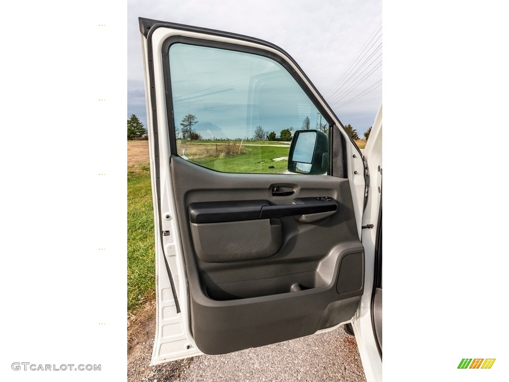 2018 NV 2500 HD S Cargo - Glacier White / Gray photo #20