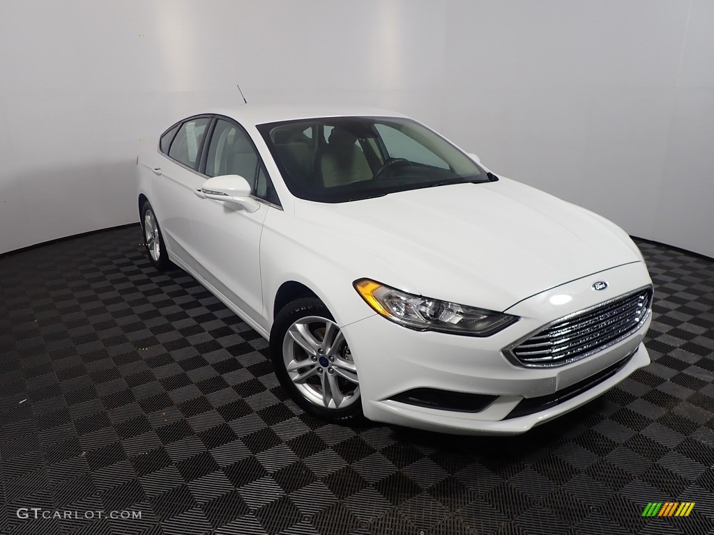 2018 Fusion SE - Oxford White / Medium Light Stone photo #3