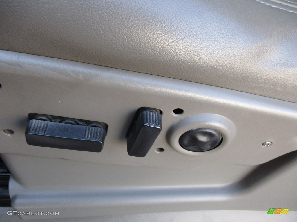 2004 Silverado 3500HD LT Extended Cab 4x4 Dually - Victory Red / Medium Gray photo #9