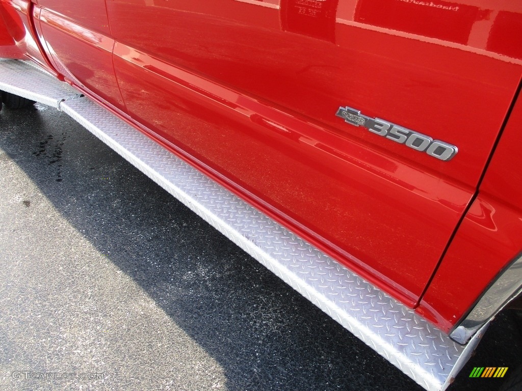 2004 Silverado 3500HD LT Extended Cab 4x4 Dually - Victory Red / Medium Gray photo #27